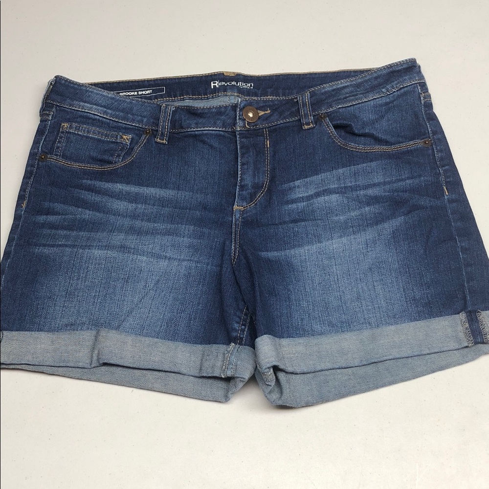 LIKE NEW REVOLUTION BROOKE JEAN SHORTS 10/30 ⭐️